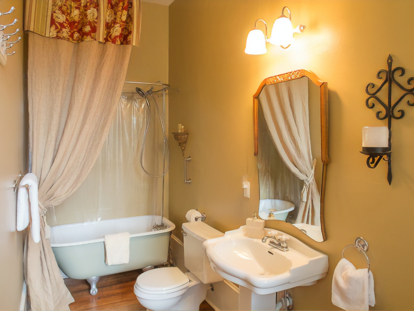 Asheville North Carolina Bed and Breakfast Inn Sweet Biscuit Inn