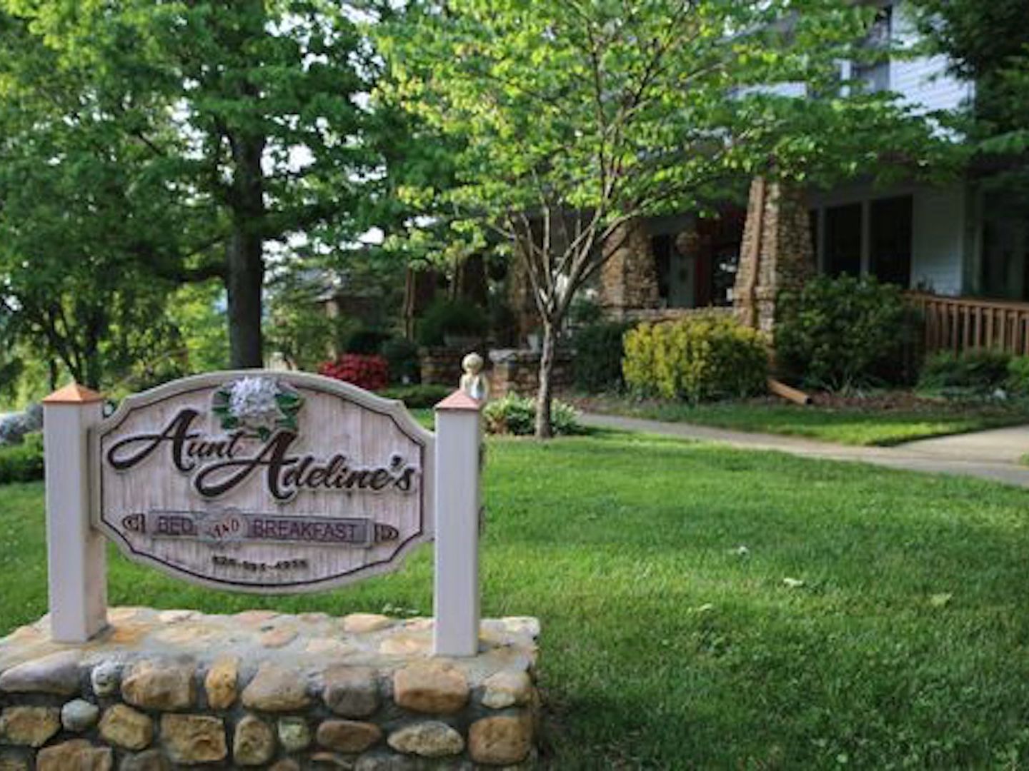 Bed and Breakfast Inn Hendersonville, North Carolina Aunt Adeline's Bed