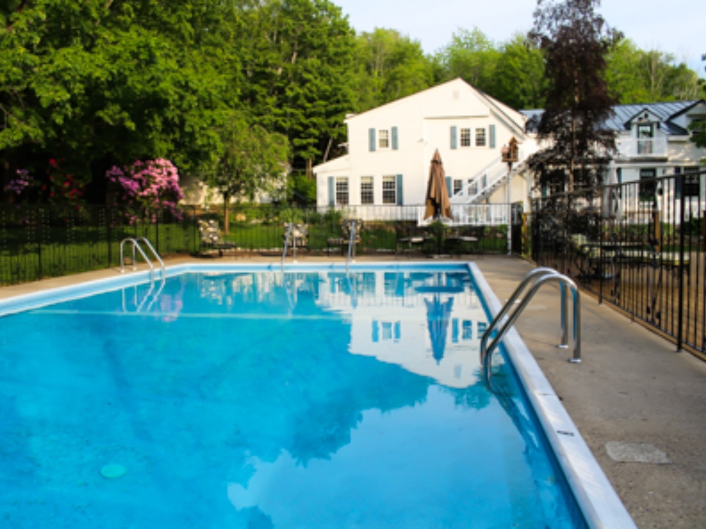 Nutmeg Inn, Meredith, New Hampshire Bed and Breakfasts Inns