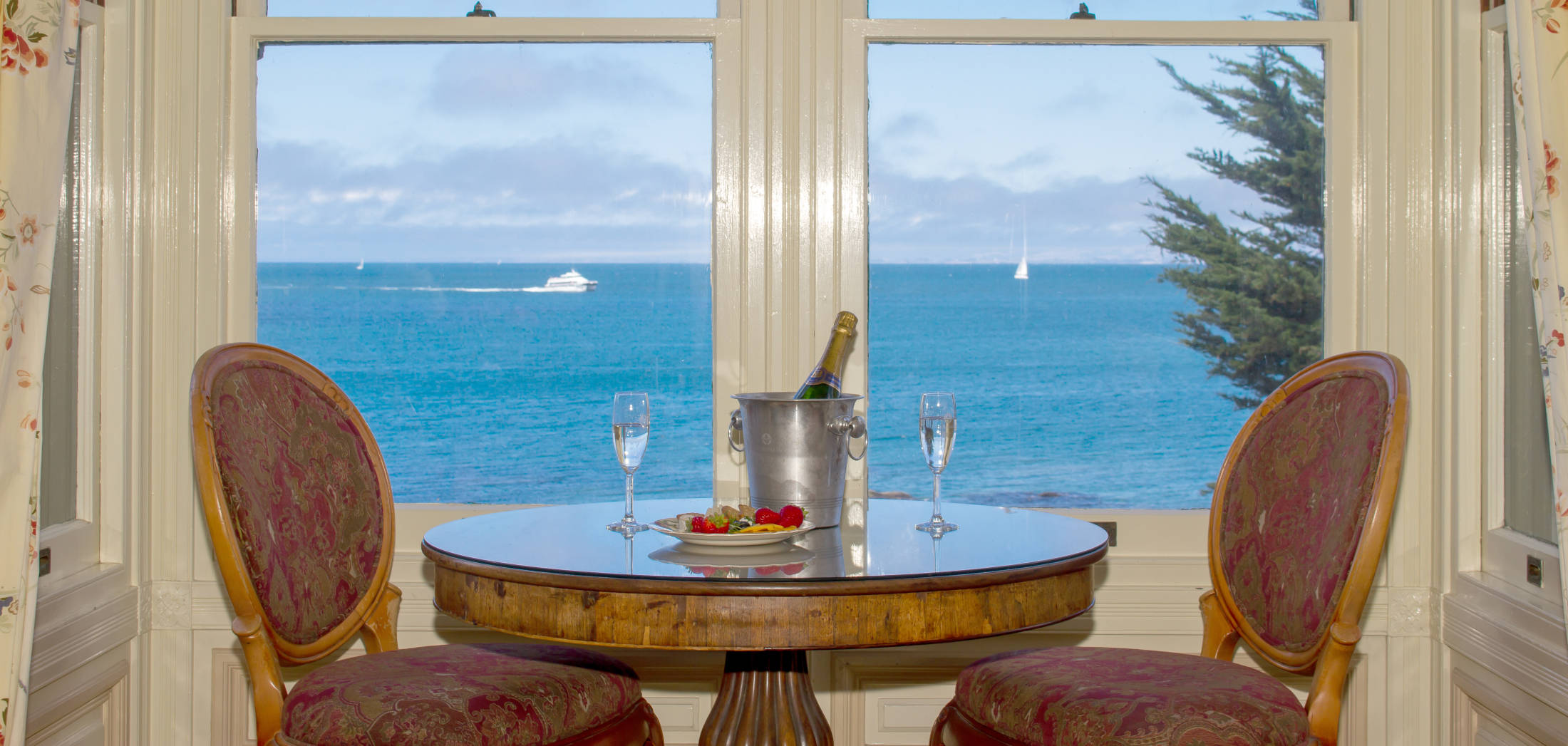 Green Gables Inn, A Four Sisters Inn, Pacific Grove, California Bed and