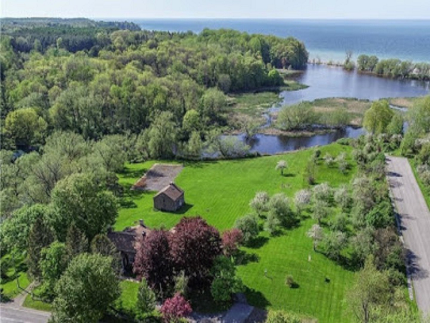 Maxwell Creek Inn Bed & Breakfast, Sodus, New York Bed and Breakfasts Inns