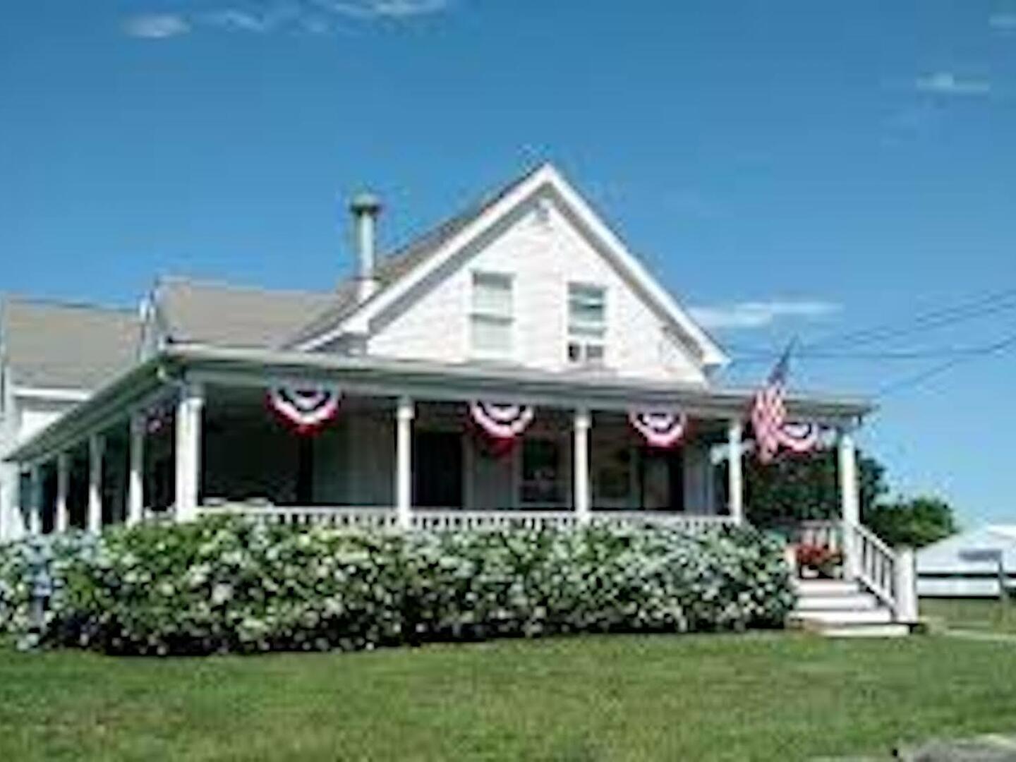 Escobars Inn, Portsmouth, Rhode Island Bed and Breakfasts Inns