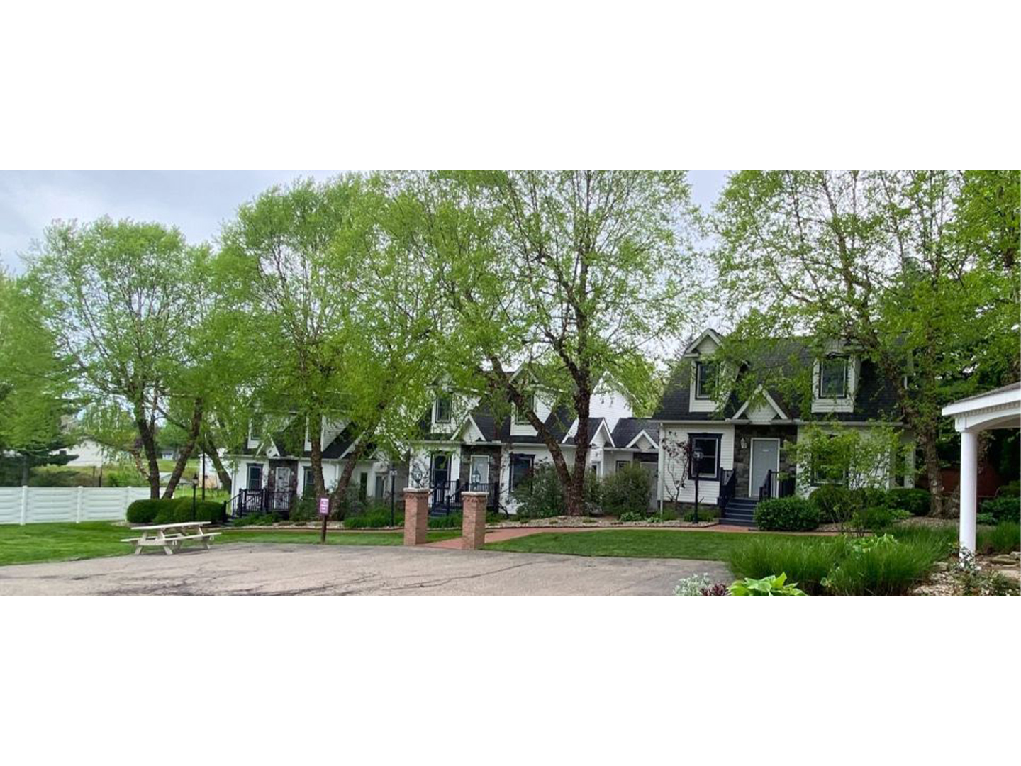 Donna's Premier Lodging, Berlin, Ohio Bed and Breakfasts Inns