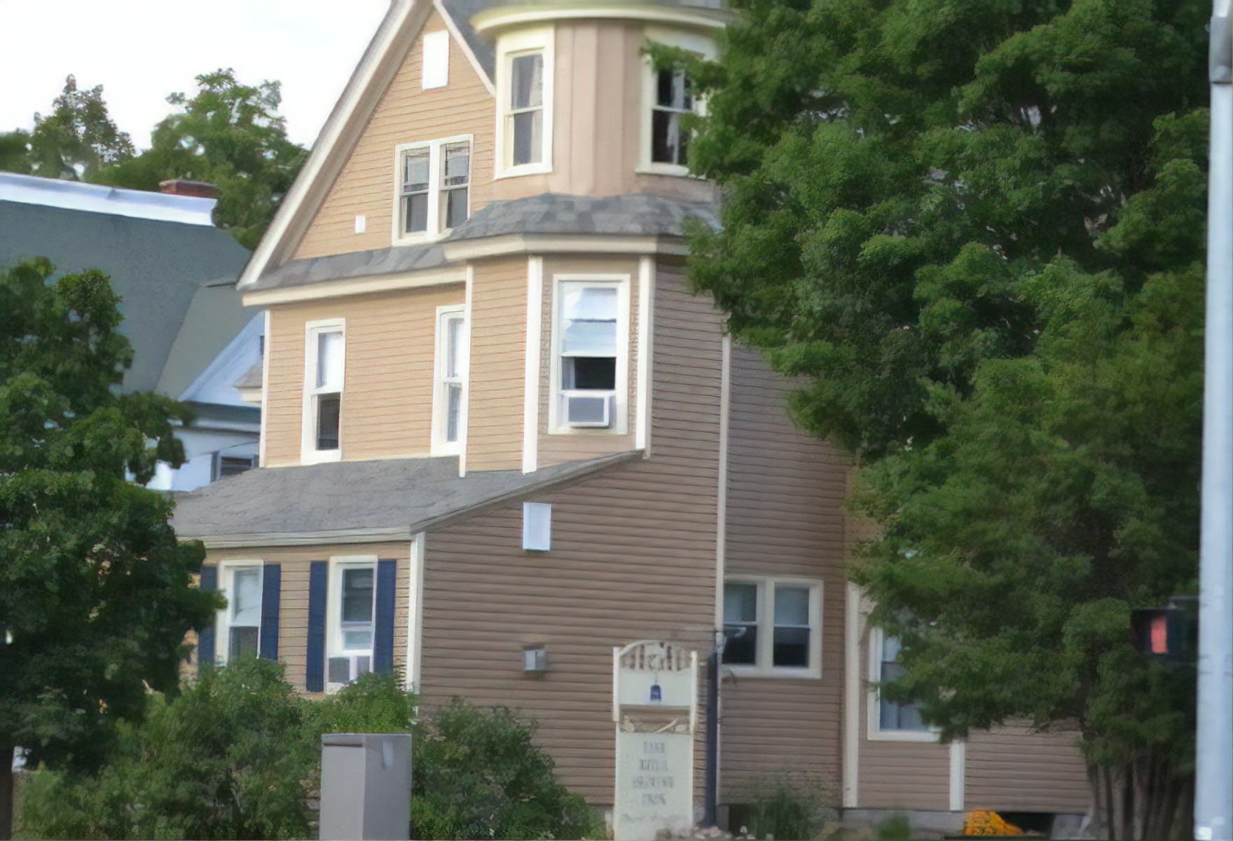 The Bell House Inn Bed and Breakfast, Glens Falls, New York Bed and
