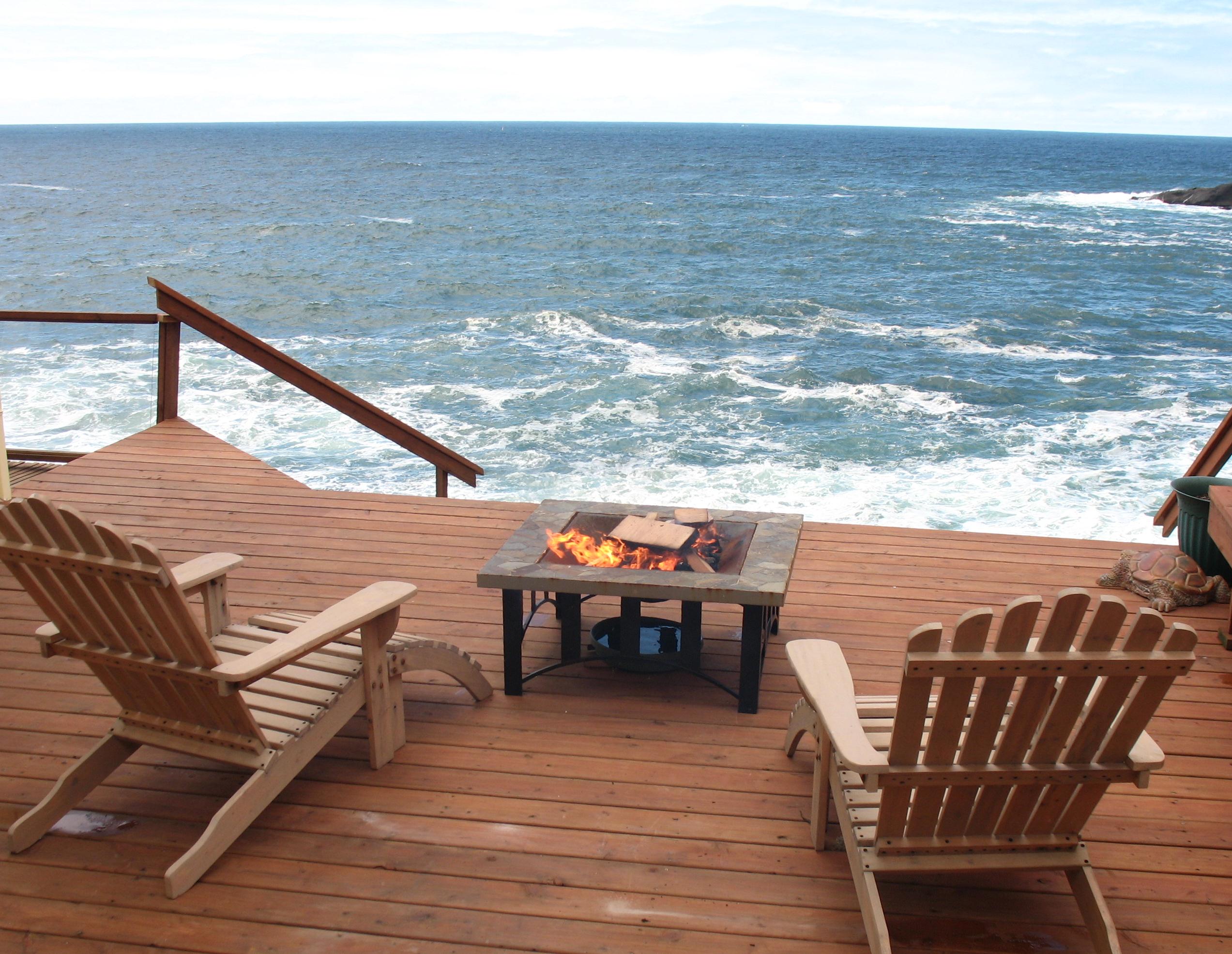 An Ocean Paradise Whales Rendezvous , Depoe Bay, Oregon Bed and