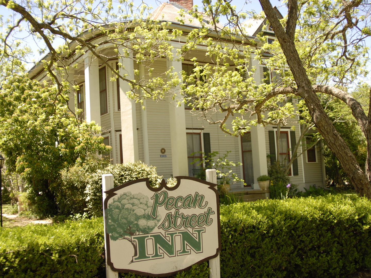 Pecan Street Inn, Bastrop, Texas Bed and Breakfasts Inns