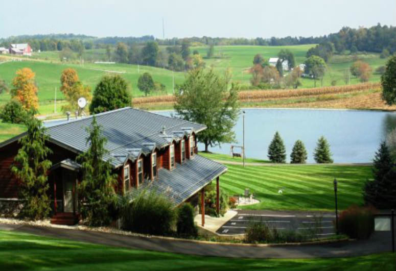 Dundee Ohio Bed and Breakfast Inn Sojourner's Lodge & Log Cabin Suites
