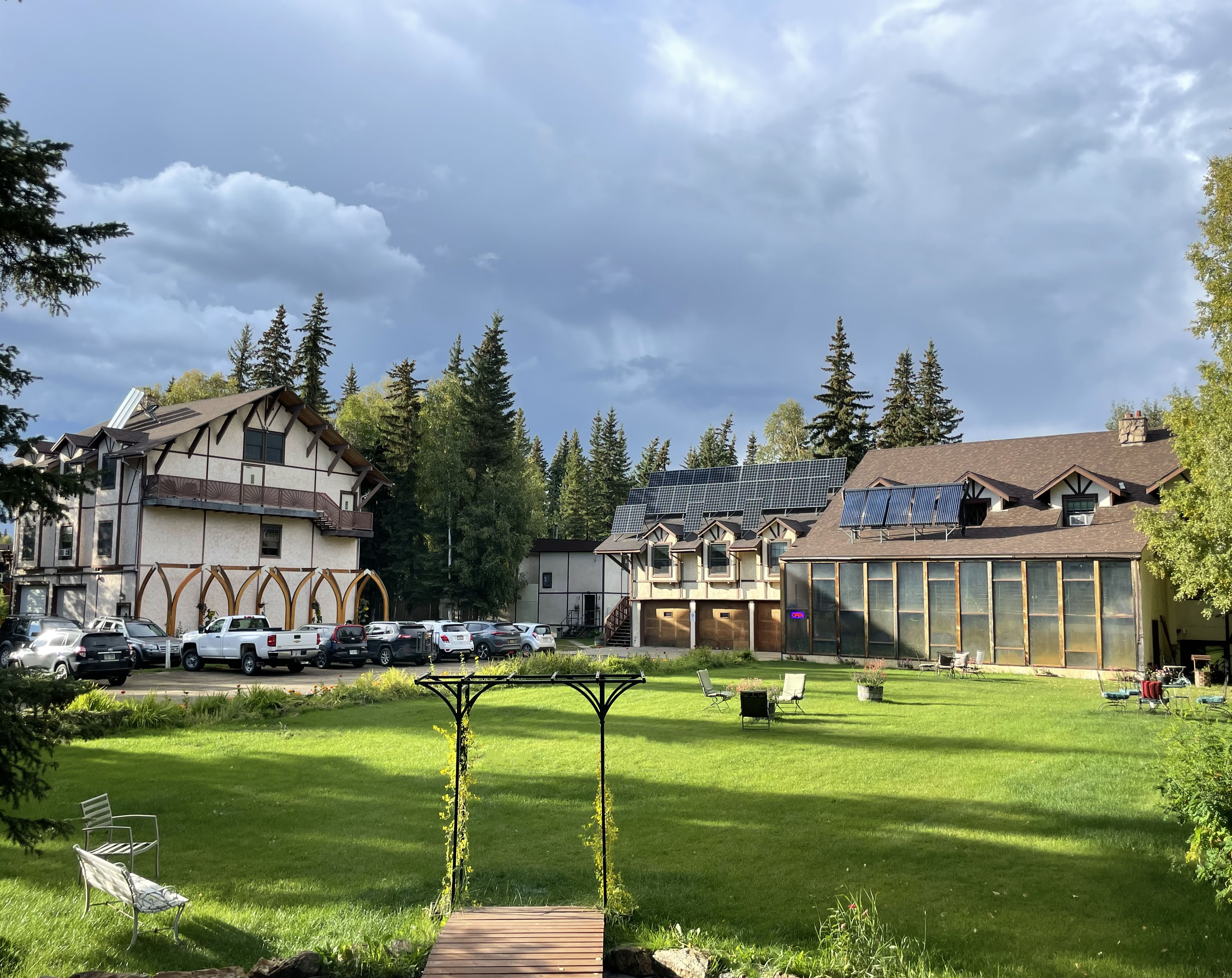 Fairbanks Alaska Bed and Breakfast Inn 7 Gables Inn & Suites