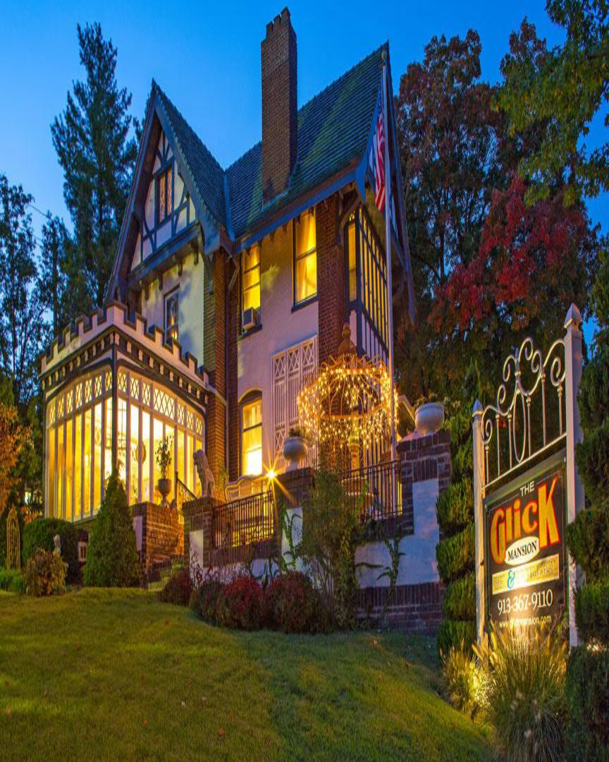 Tuck U Inn at Glick Mansion Bed & Breakfast, Atchison, Kansas Bed and