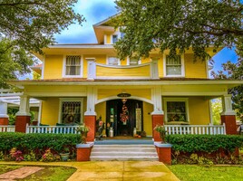 Rosen House Inn, Fort Worth, Texas Bed and Breakfasts Inns