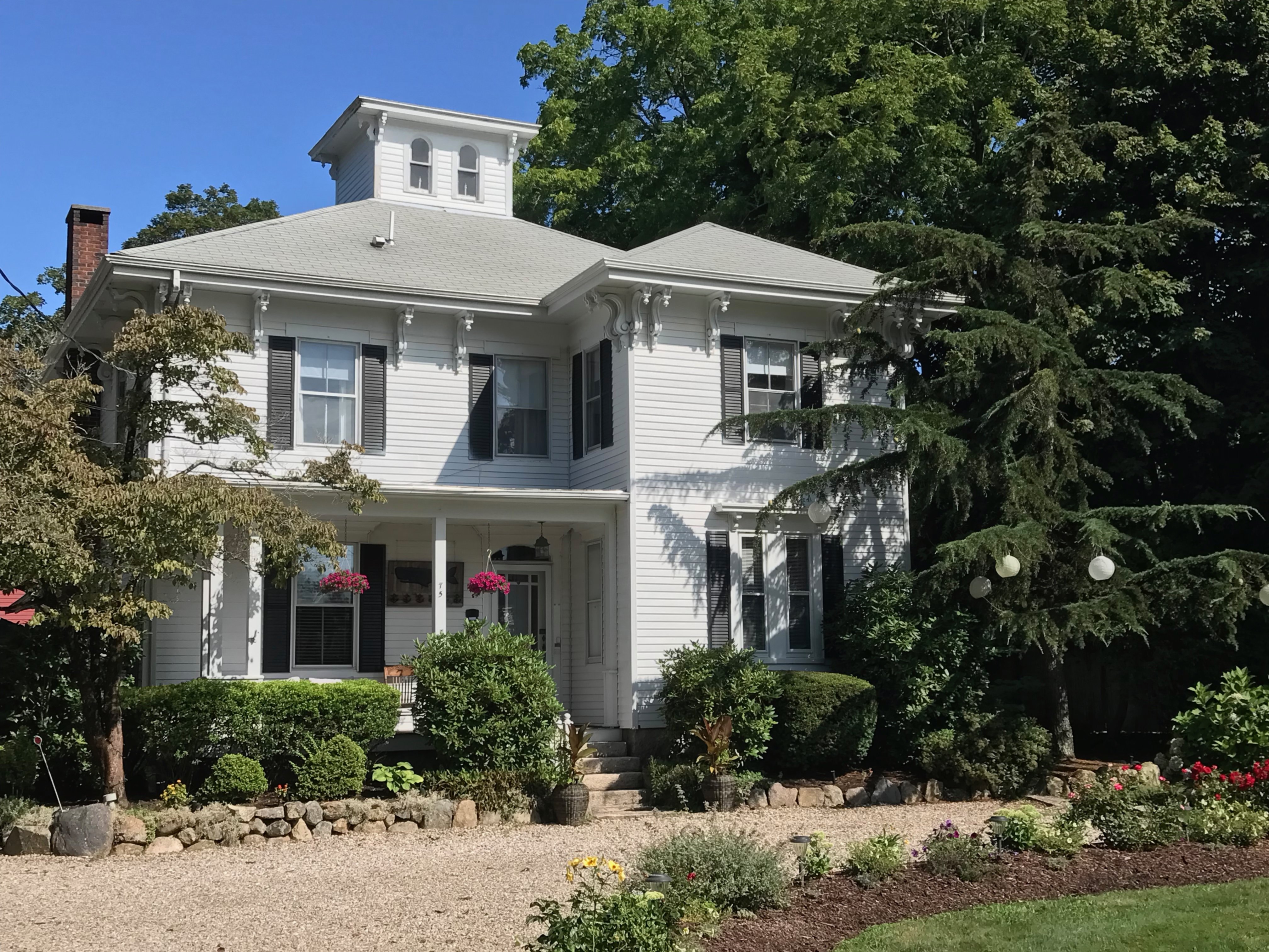 Captain Lawrence Inn, Falmouth, Massachusetts Bed and Breakfasts Inns