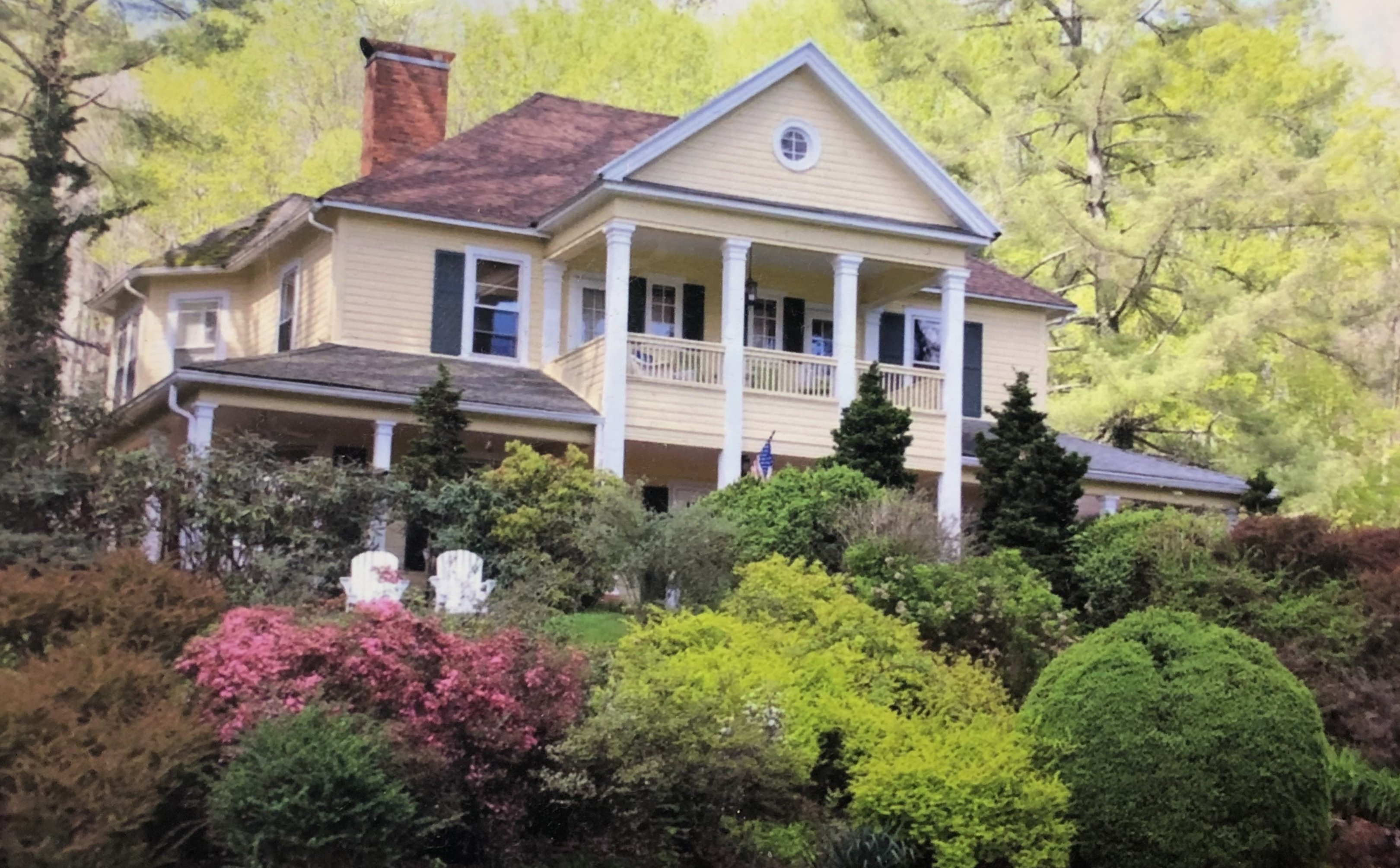 Waynesville North Carolina Bed and Breakfast Inn The Yellow House Bed