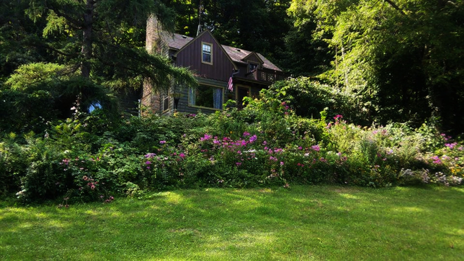 Contented Cottage Bed & Breakfast, Northfield, Minnesota Bed and