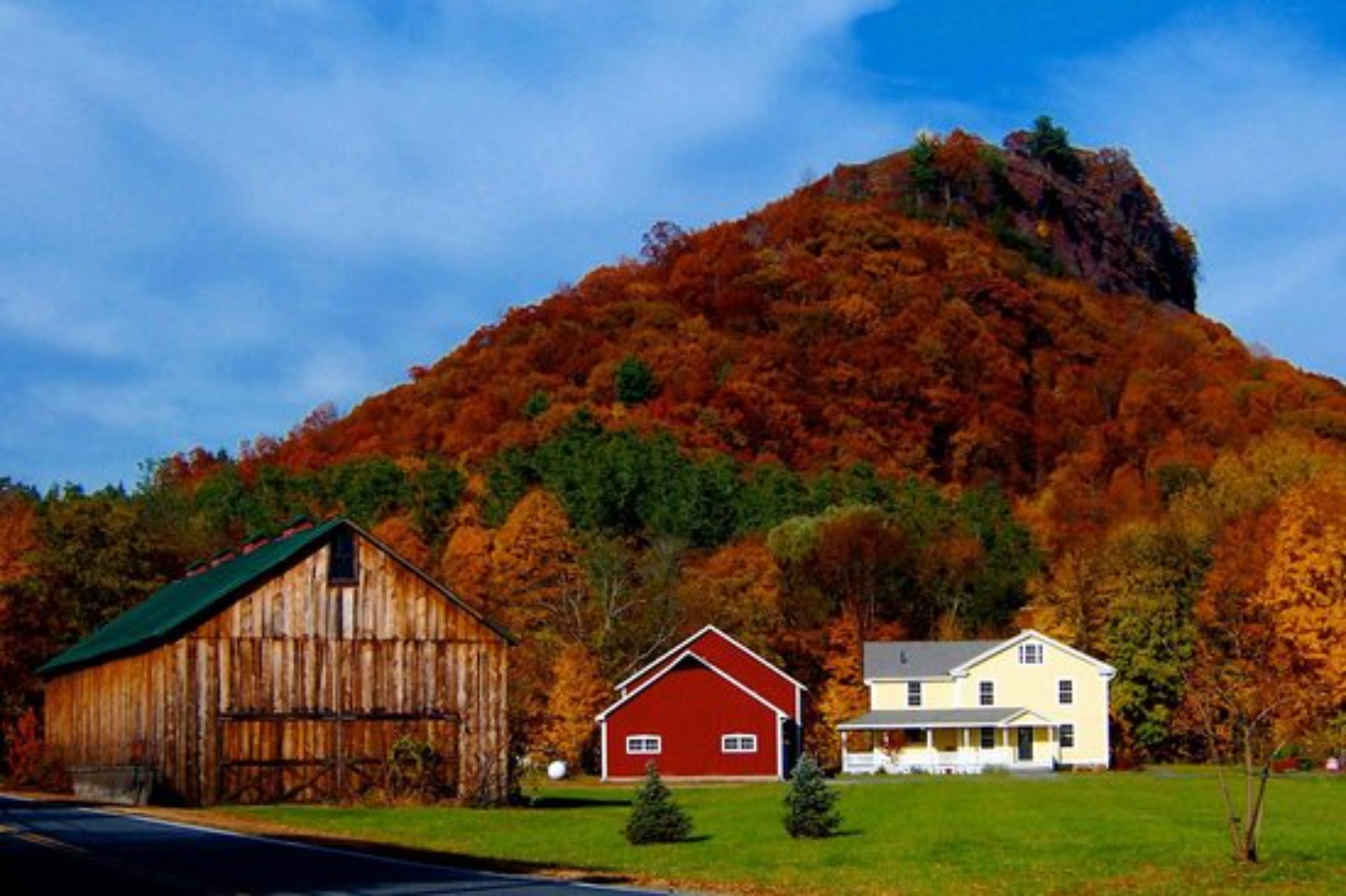 Sugar Maple Trailside Inn, Northampton, Massachusetts Bed and