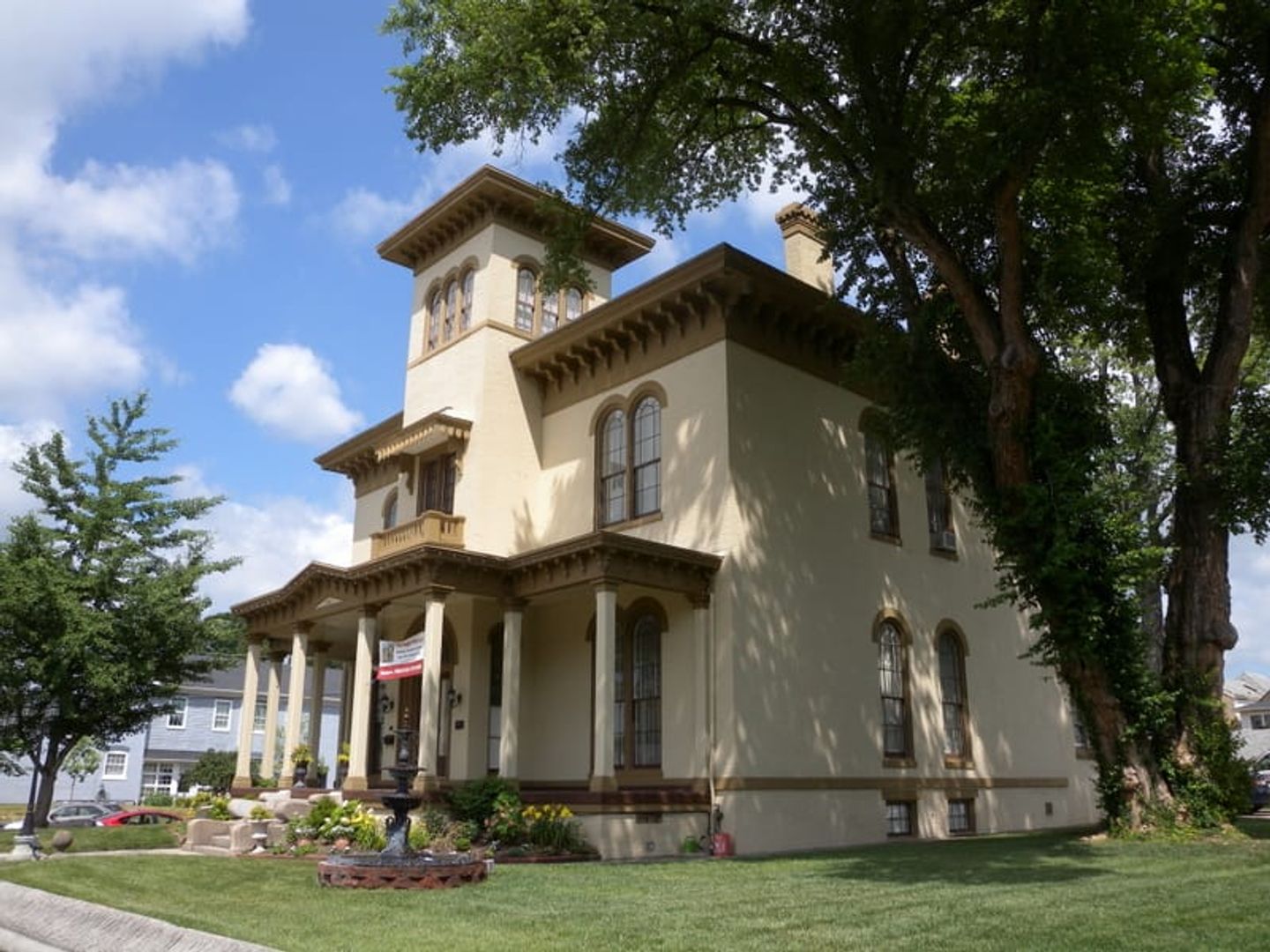 The Pepin Mansion Historic Bed and Breakfast, New Albany, Indiana Bed and Breakfasts Inns