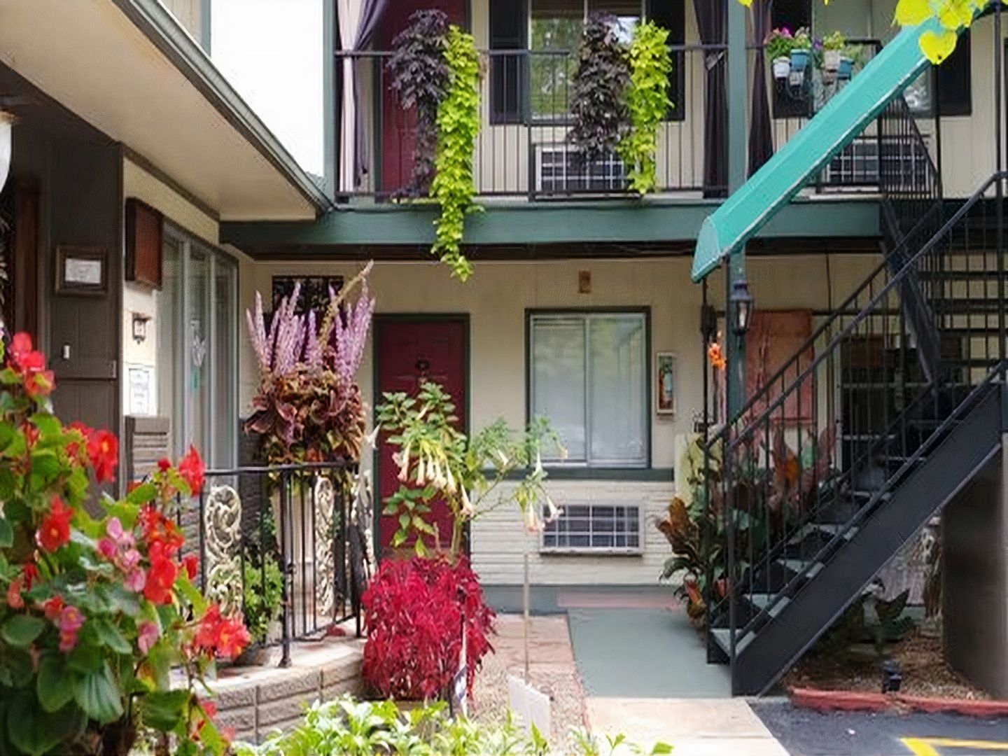 TradeWinds Lodging and Bed and Breakfast, Eureka Springs, Arkansas Bed