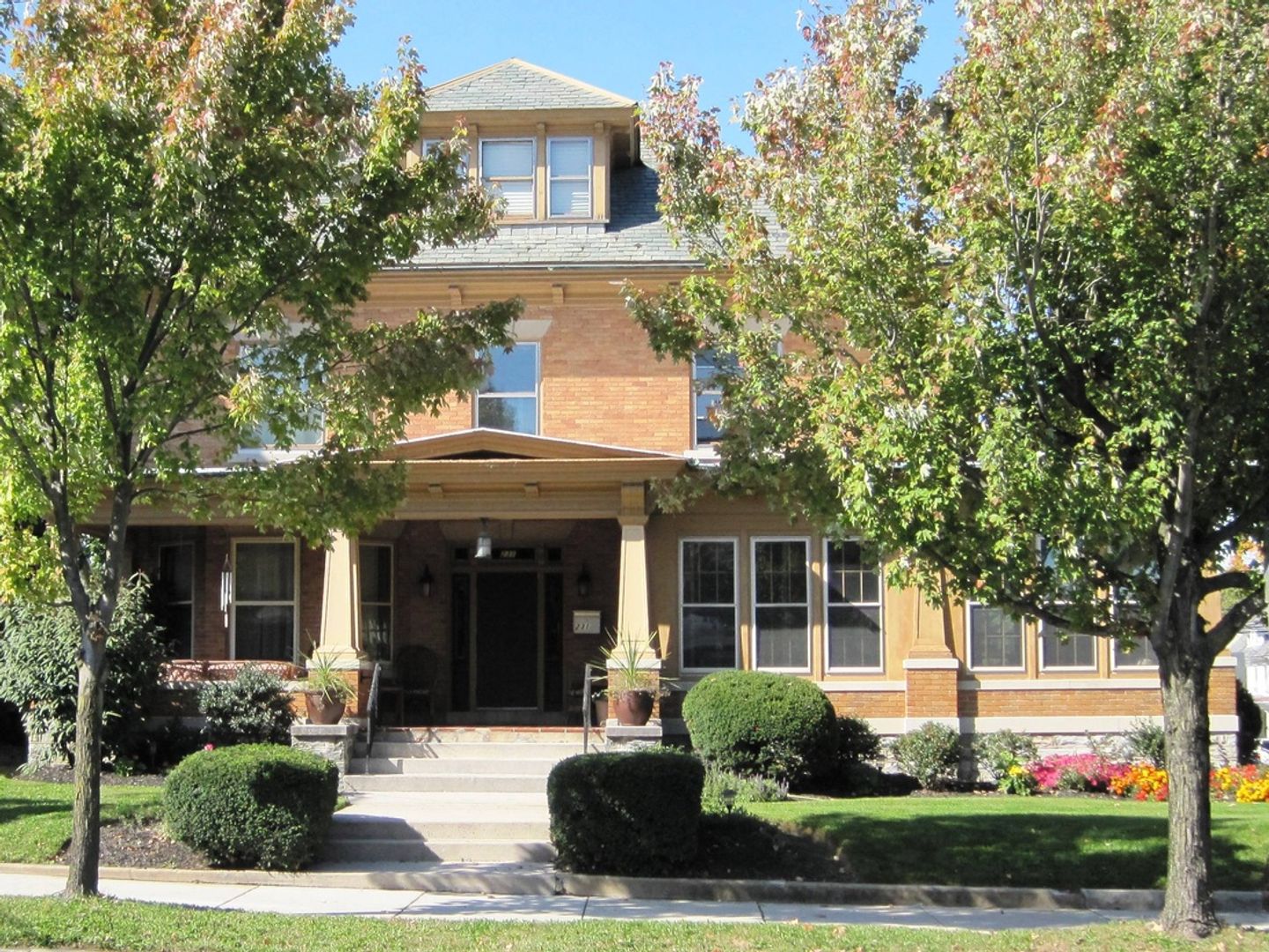 Walton Manor Inn Bed and Breakfast, Palmyra, Pennsylvania Bed and