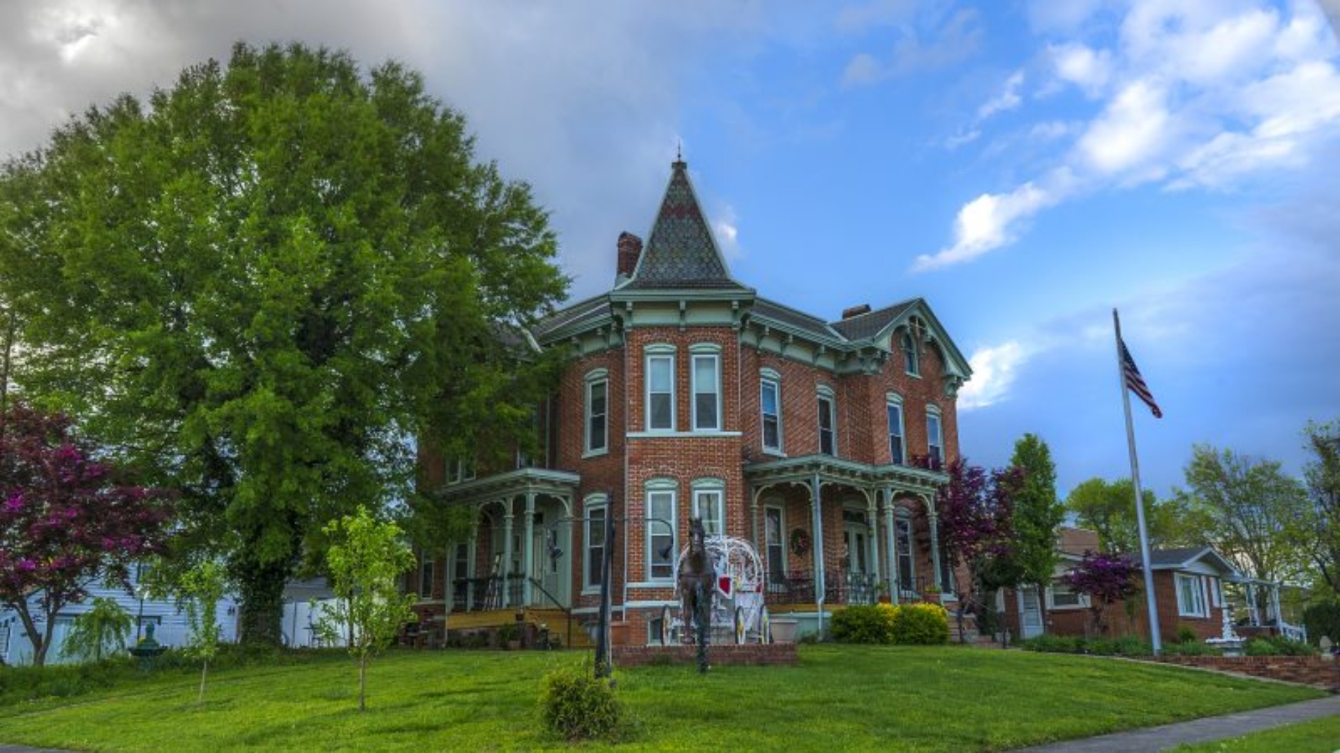 Summers Riverview Mansion Bed And Breakfast, Metropolis, Illinois Bed