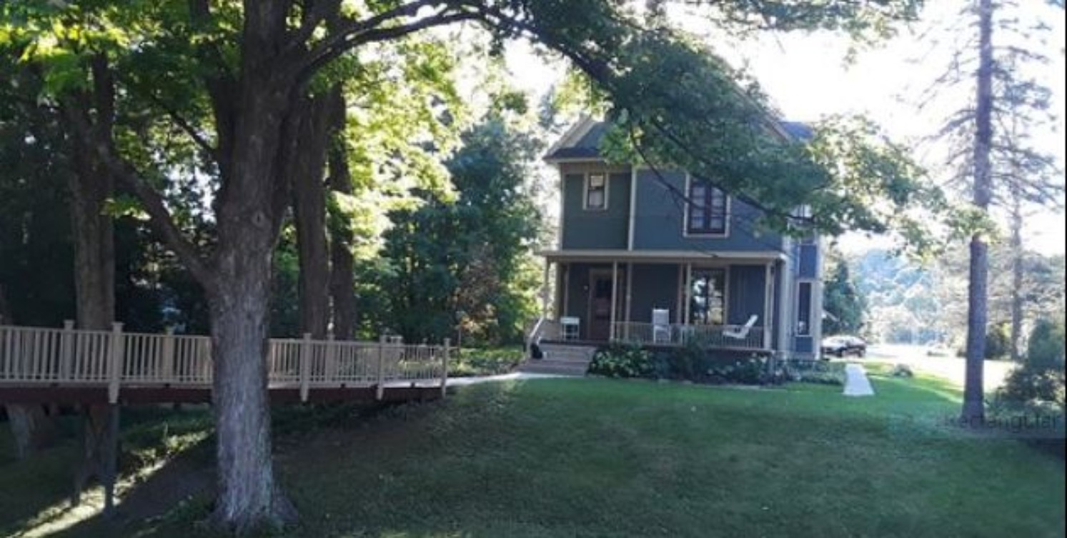 Bridgewalk Bed and Breakfast , Central Lake, Michigan Bed and