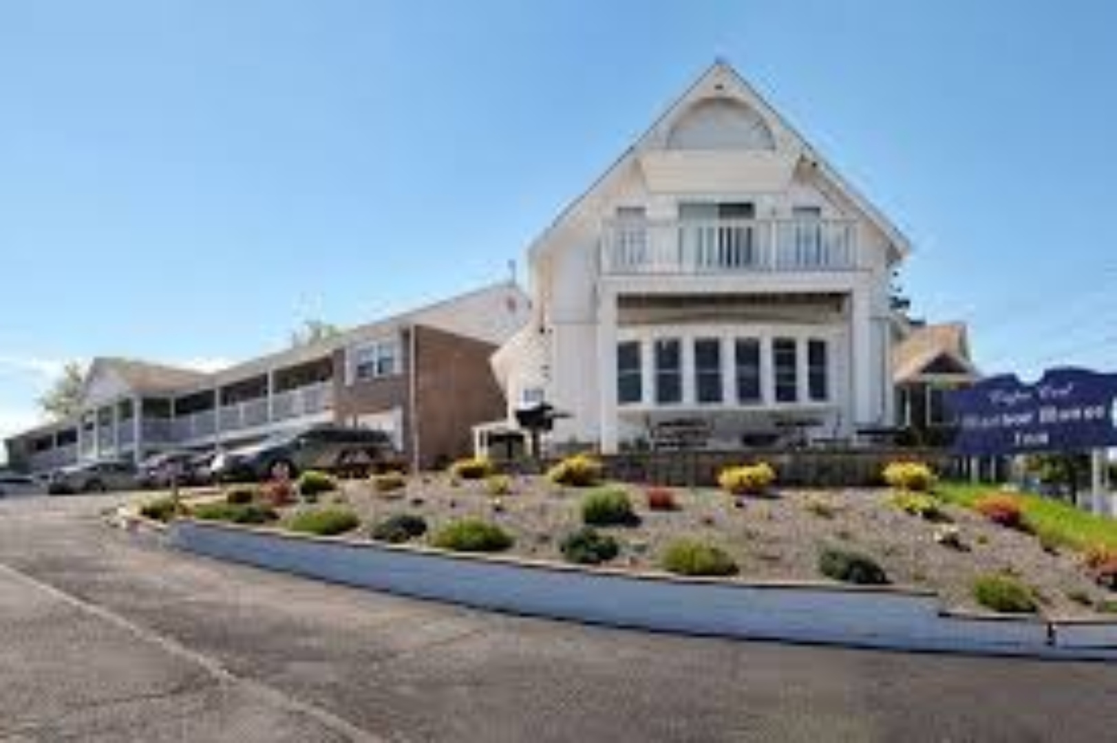 Cape Cod Harbor House Inn, Barnstable, Massachusetts Bed and Breakfasts